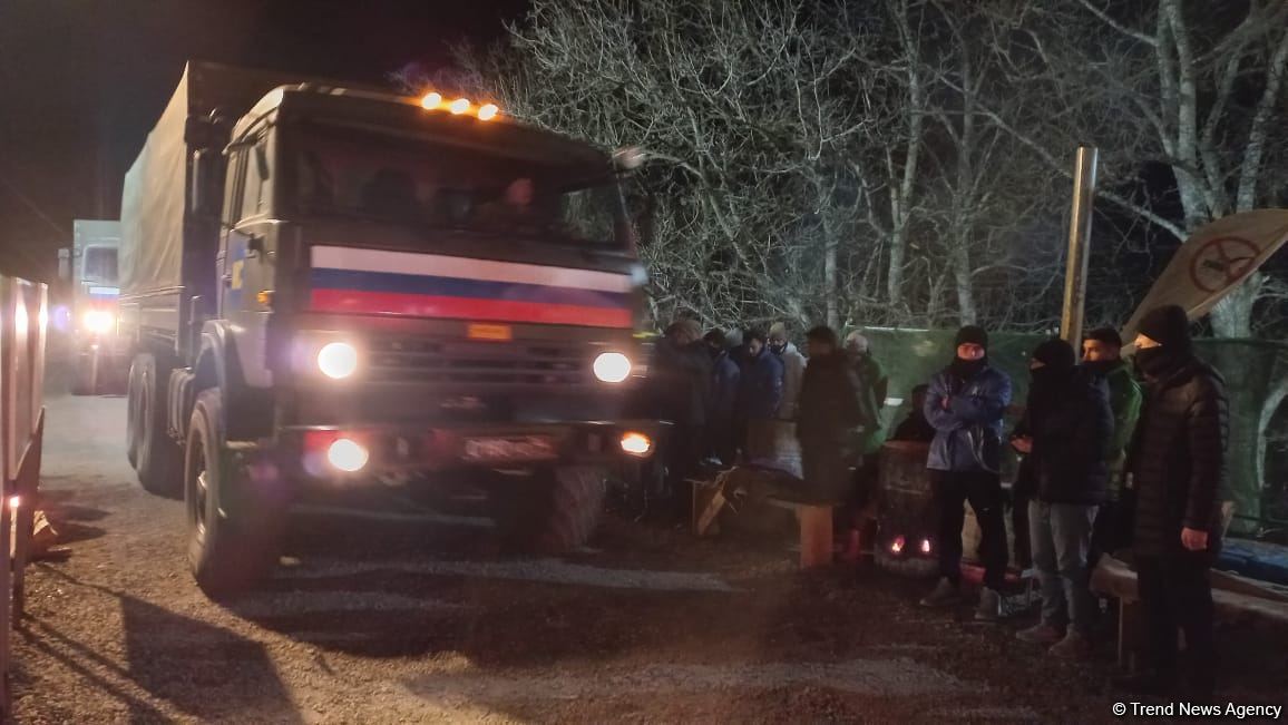 Six more vehicles of Russian peacekeepers pass freely along Azerbaijan's Lachin-Khankendi road (PHOTO)