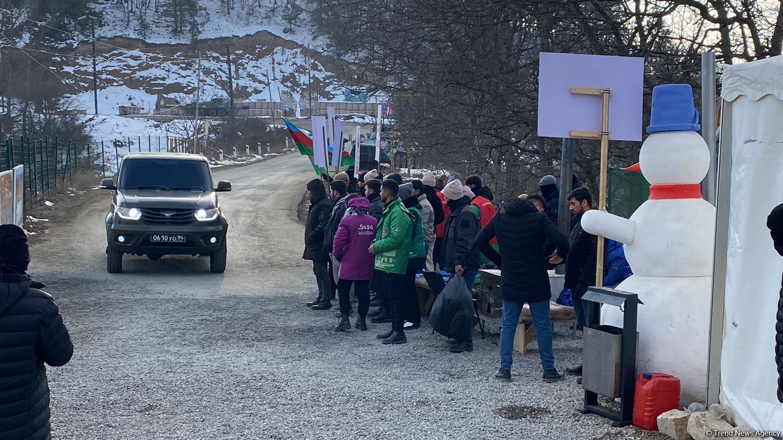 Another car of Russian peacekeepers freely passes along Azerbaijani Lachin-Khankendi road (PHOTO)