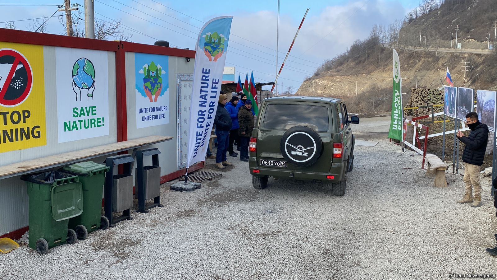 Another car of Russian peacekeepers freely passes along Azerbaijani Lachin-Khankendi road (PHOTO)
