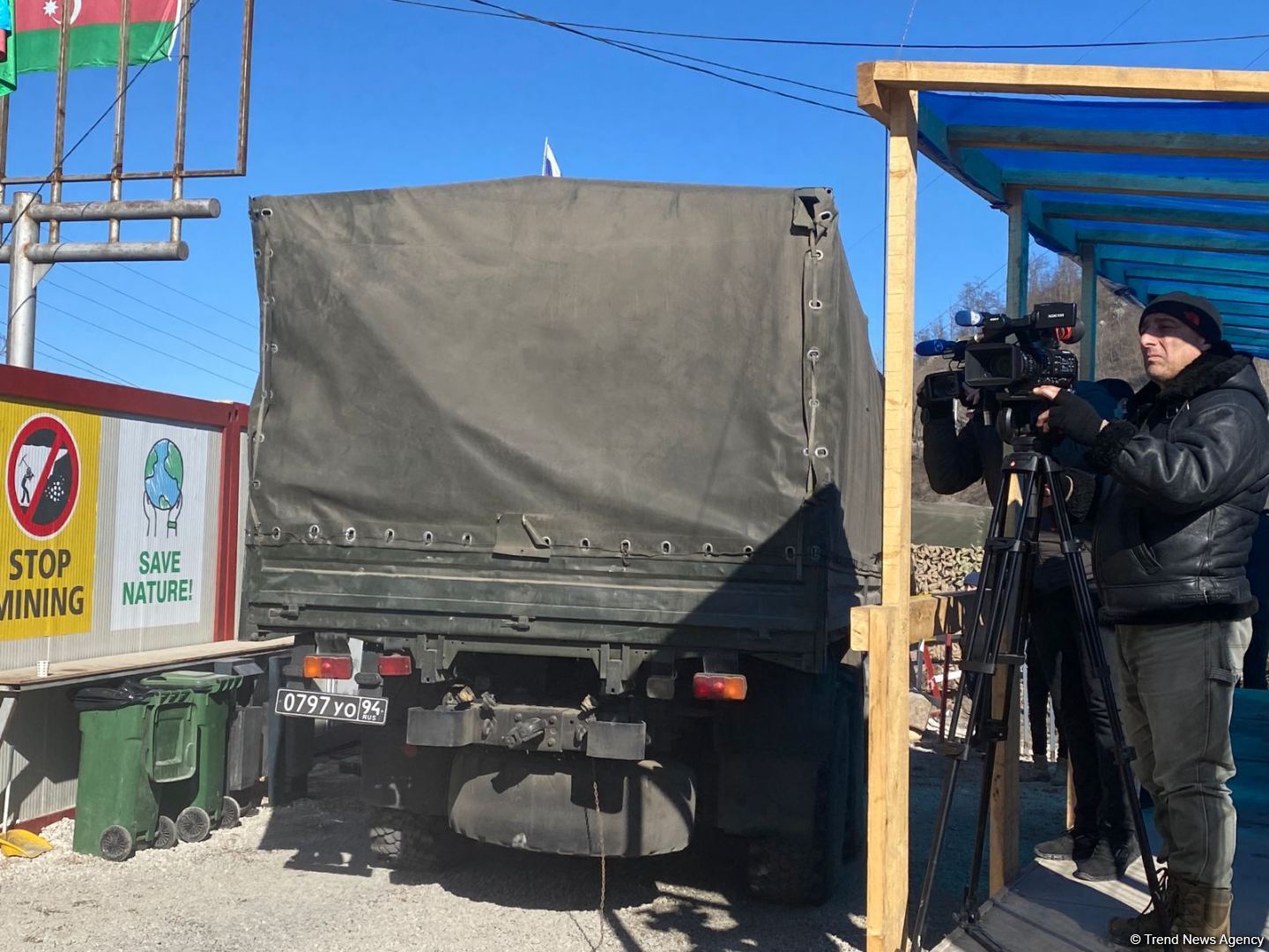 Over dozen vehicles of Russian peacekeepers pass freely along Azerbaijan's Lachin-Khankendi road (PHOTO)