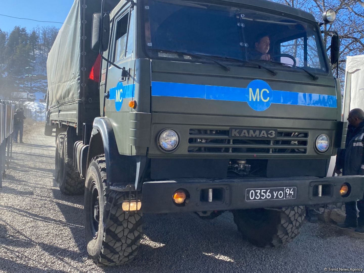 Over dozen vehicles of Russian peacekeepers pass freely along Azerbaijan's Lachin-Khankendi road (PHOTO)
