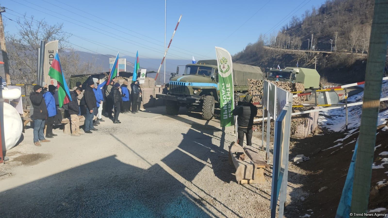 Another convoy of Russian peacekeepers freely passes along Azerbaijani Lachin-Khankendi road (PHOTO)