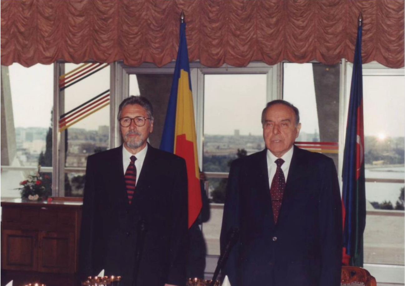 Heydar Aliyev launched great economic cooperation projects of global importance - ex-president of Romania (PHOTO)