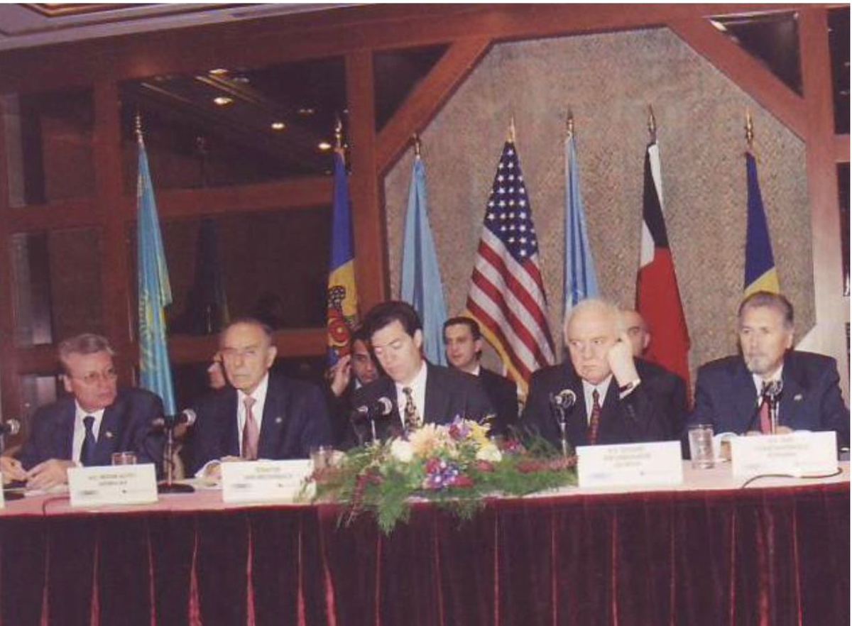 Heydar Aliyev launched great economic cooperation projects of global importance - ex-president of Romania (PHOTO)