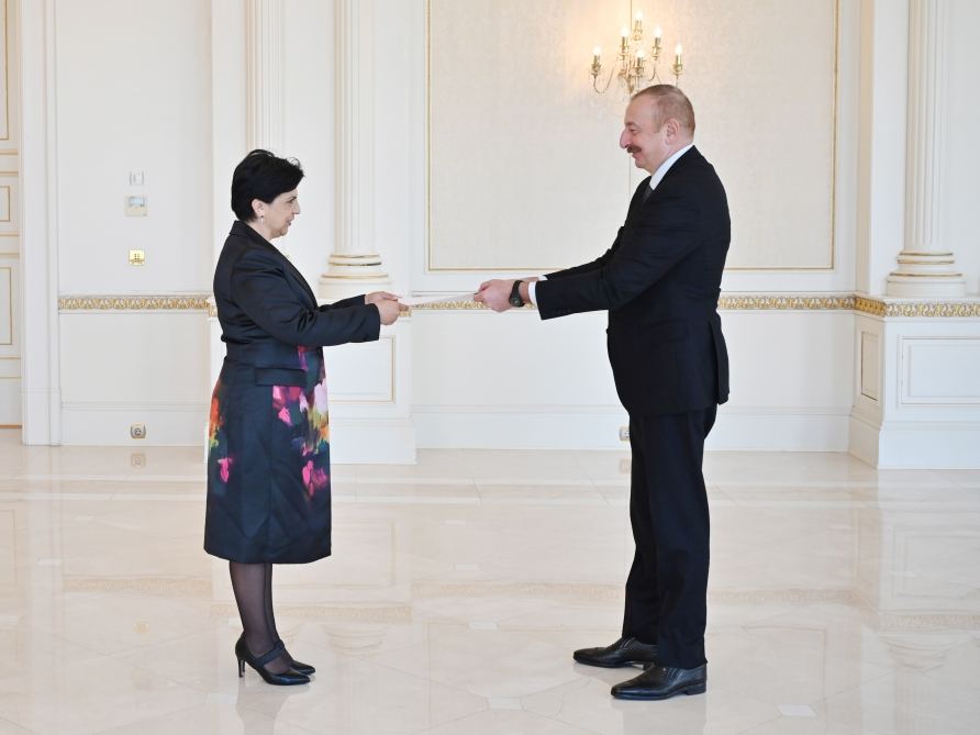 President Ilham Aliyev receives credentials of new Ambassador of Mexico to Azerbaijan (PHOTO/VIDEO)