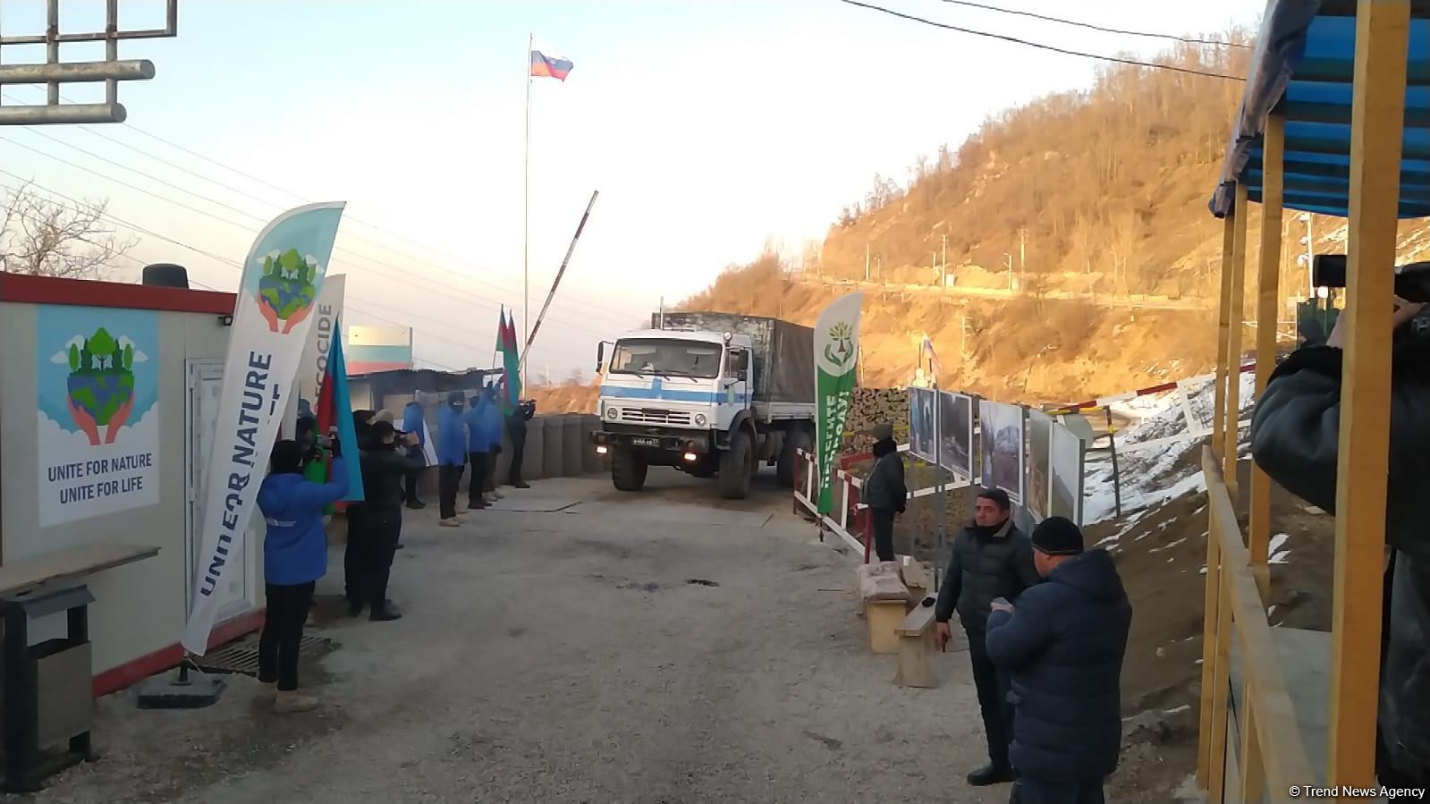 More supply vehicles of Russian peacekeepers pass freely along Azerbaijan's Lachin-Khankendi road (PHOTO)