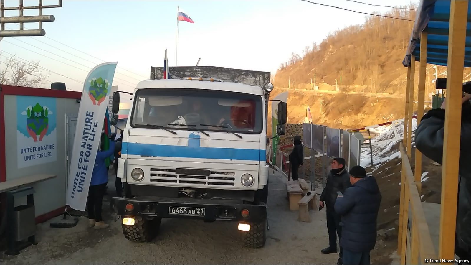 More supply vehicles of Russian peacekeepers pass freely along Azerbaijan's Lachin-Khankendi road (PHOTO)