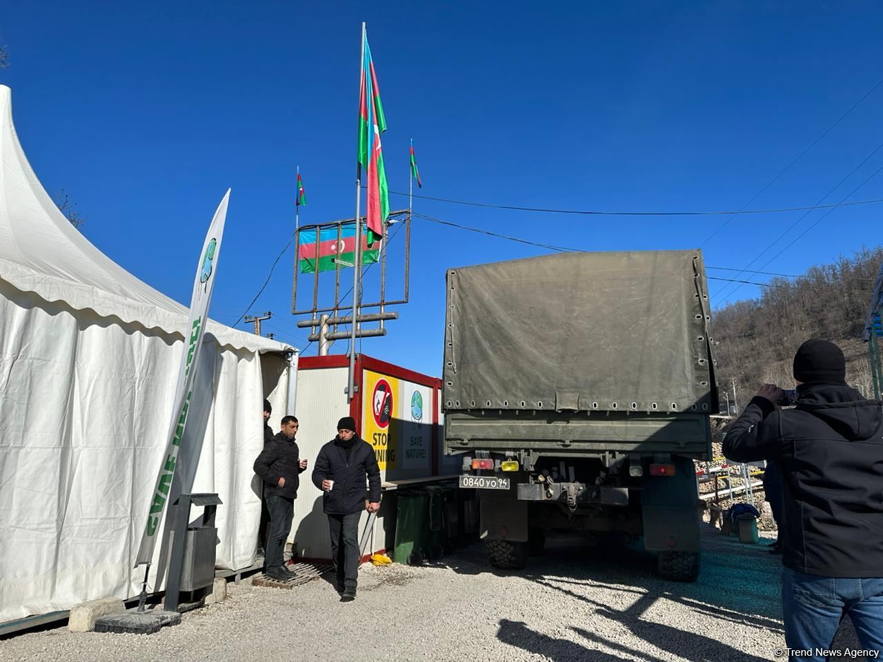 More vehicles of Russian peacekeepers pass freely along Azerbaijan's Lachin-Khankendi road (PHOTO)