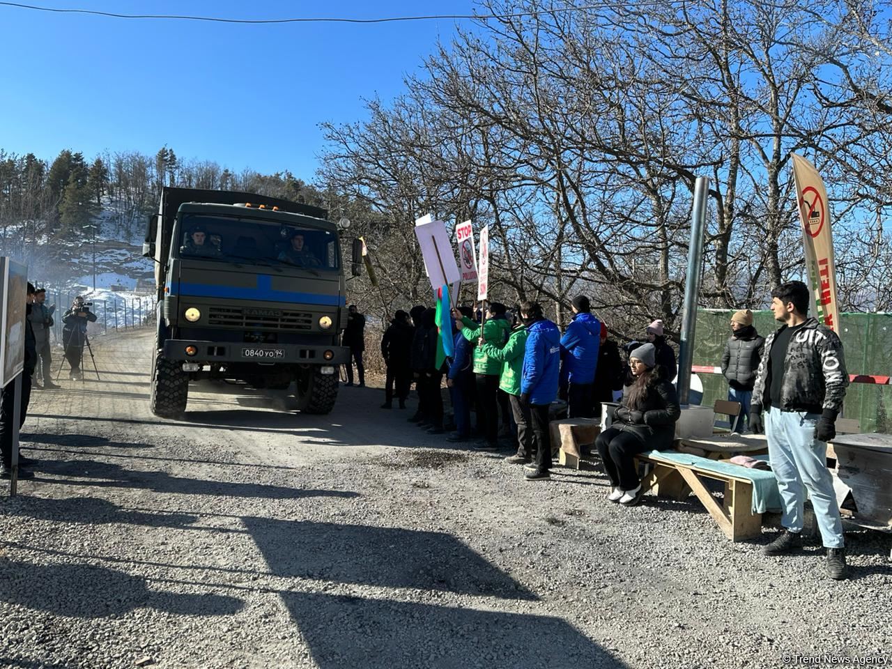 More vehicles of Russian peacekeepers pass freely along Azerbaijan's Lachin-Khankendi road (PHOTO)