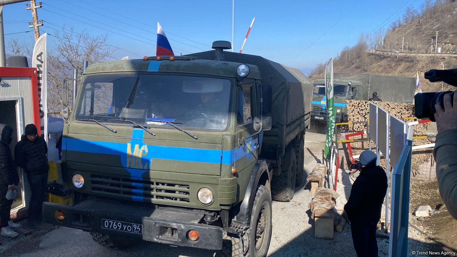 Supply vehicles of Russian peacekeepers drive freely along Azerbaijan's Lachin-Khankendi road (PHOTO)
