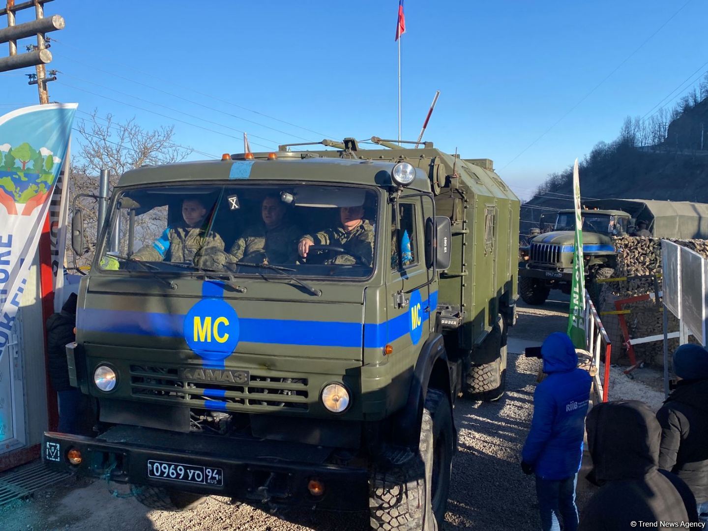 More supply vehicles of Russian peacekeepers move freely along Azerbaijan's Lachin-Khankendi road (PHOTO)