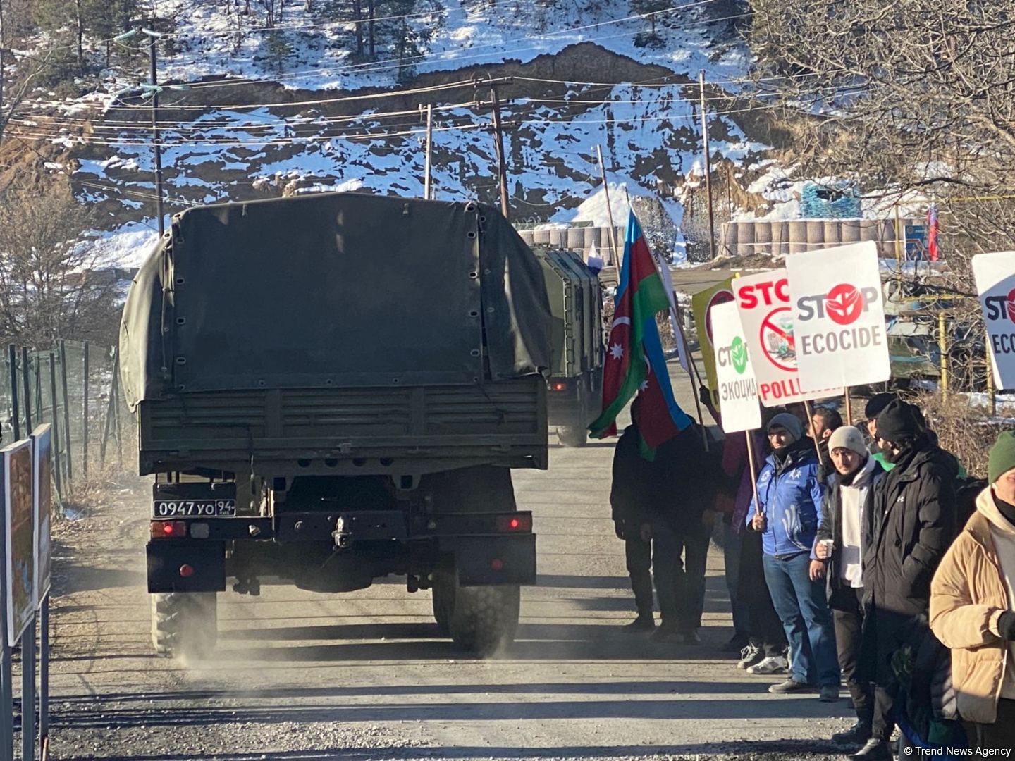 More supply vehicles of Russian peacekeepers move freely along Azerbaijan's Lachin-Khankendi road (PHOTO)