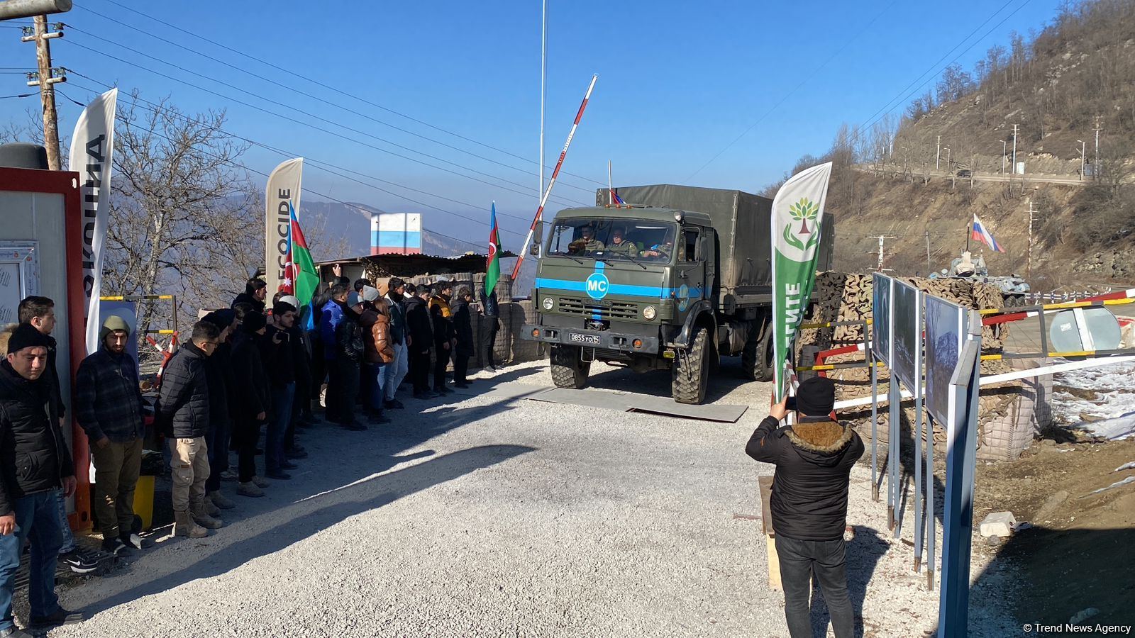 Another truck of Russian peacekeepers passes freely along Azerbaijan's Lachin-Khankendi road (PHOTO)