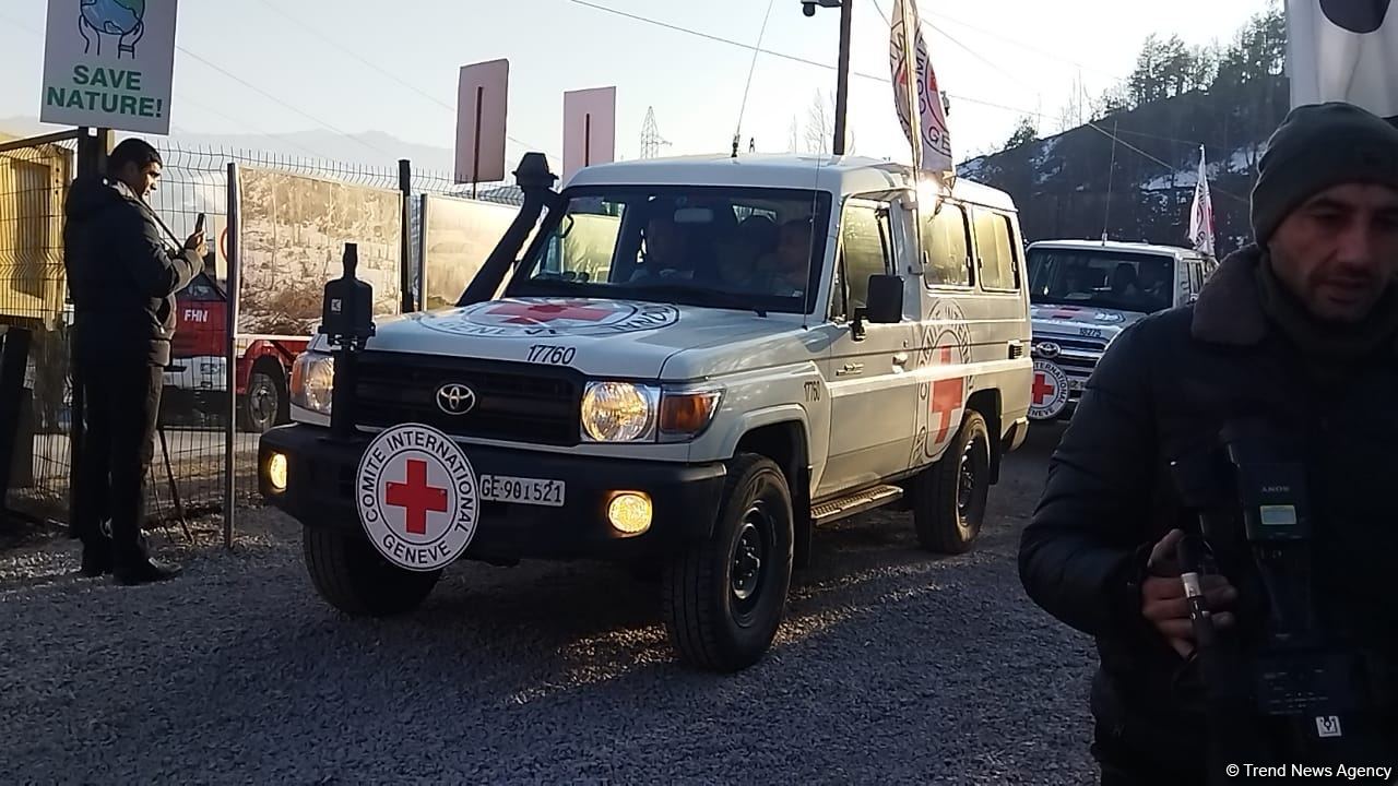 Seven ICRC vehicles drive freely along Azerbaijan's Lachin-Khankendi road (PHOTO)