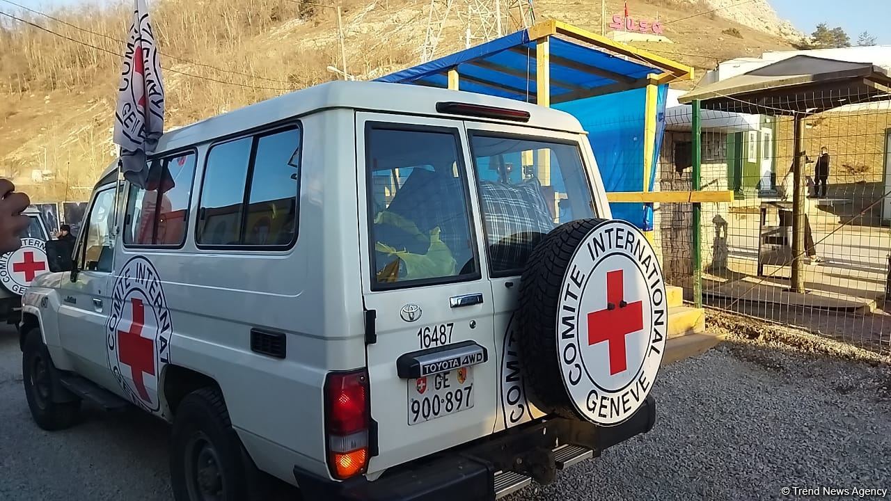Seven ICRC vehicles drive freely along Azerbaijan's Lachin-Khankendi road (PHOTO)
