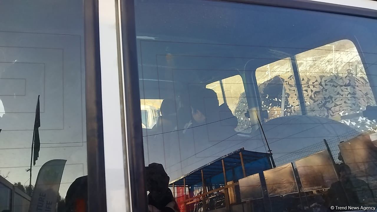 Seven ICRC vehicles drive freely along Azerbaijan's Lachin-Khankendi road (PHOTO)