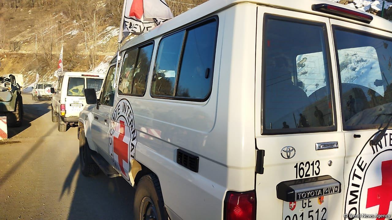 Seven ICRC vehicles drive freely along Azerbaijan's Lachin-Khankendi road (PHOTO)