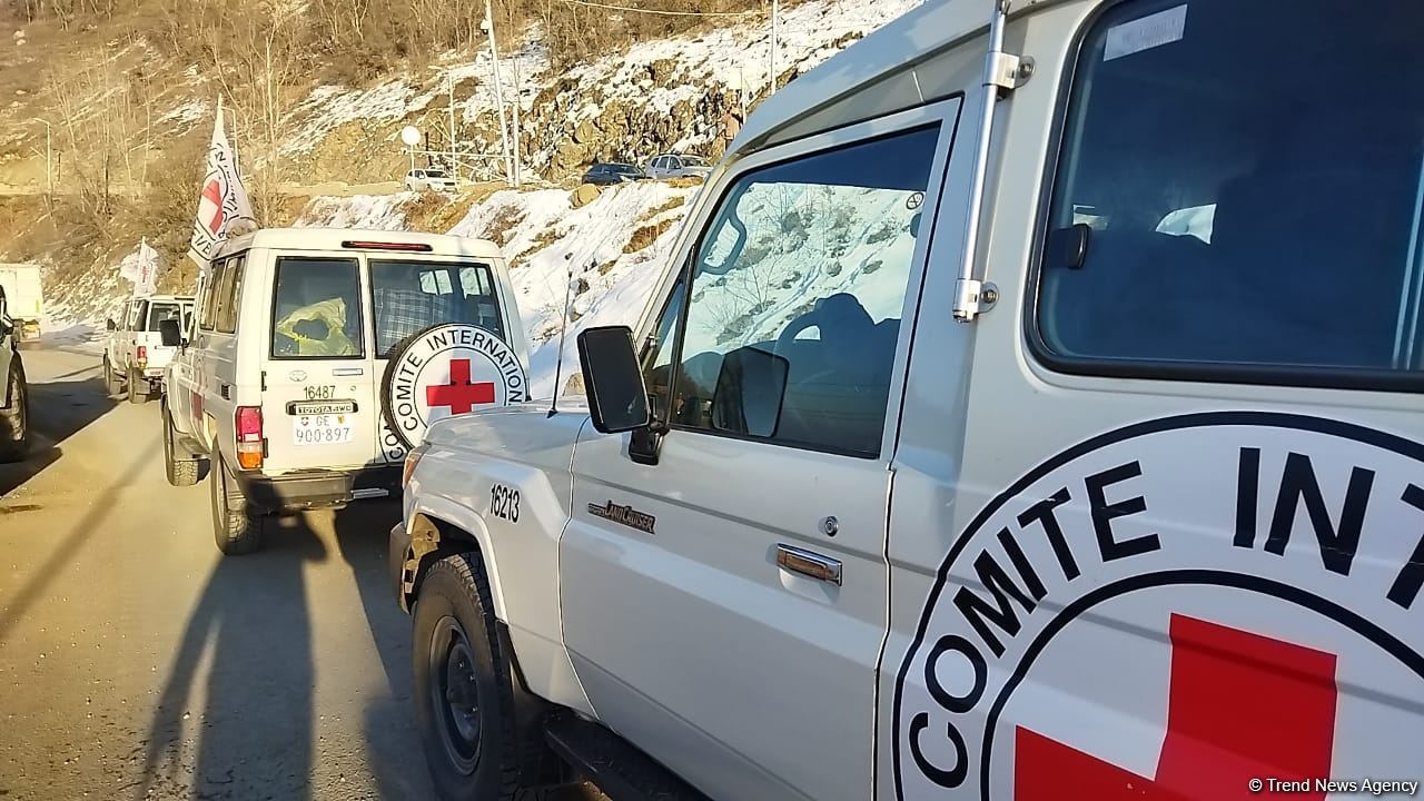 Seven ICRC vehicles drive freely along Azerbaijan's Lachin-Khankendi road (PHOTO)