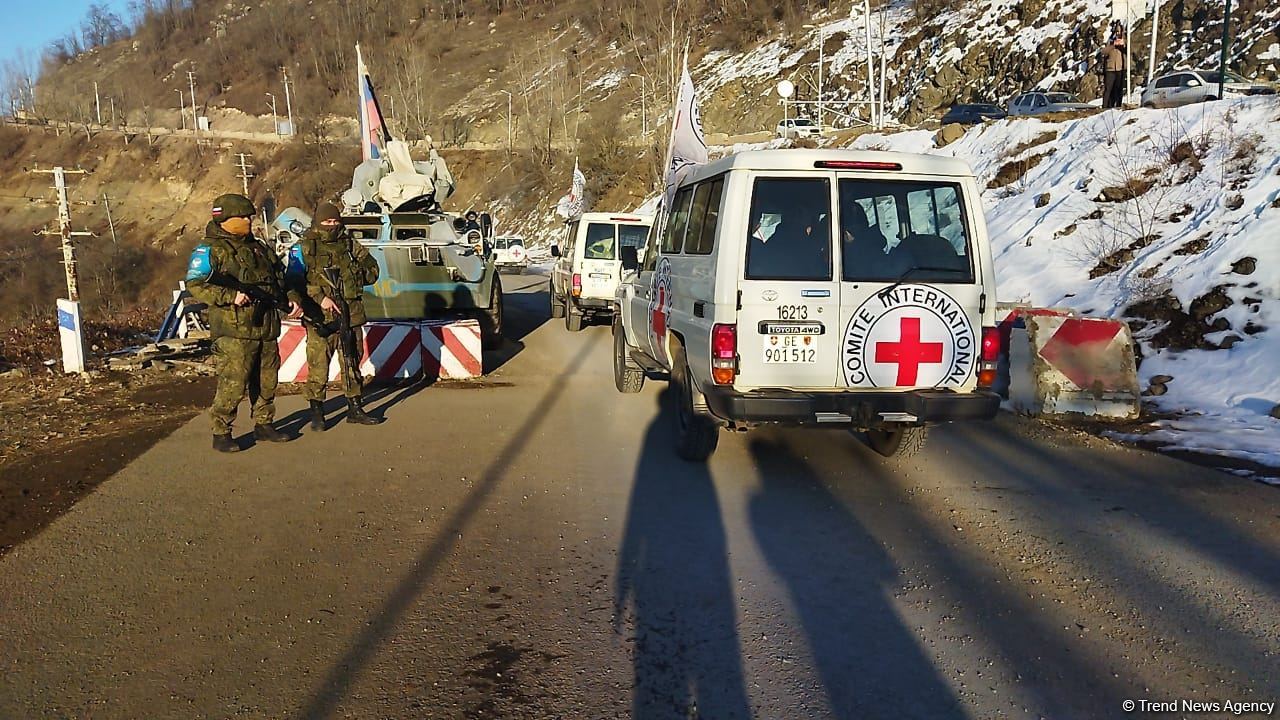 Seven ICRC vehicles drive freely along Azerbaijan's Lachin-Khankendi road (PHOTO)
