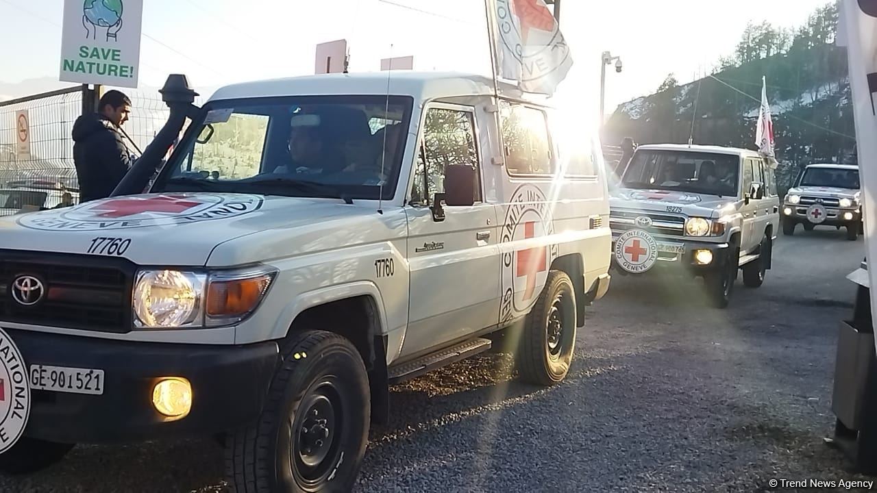 Seven ICRC vehicles drive freely along Azerbaijan's Lachin-Khankendi road (PHOTO)