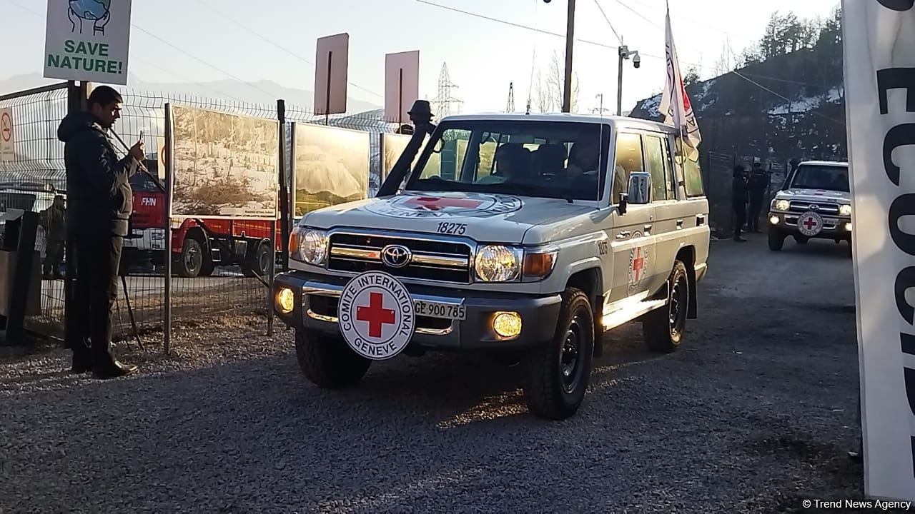 Seven ICRC vehicles drive freely along Azerbaijan's Lachin-Khankendi road (PHOTO)