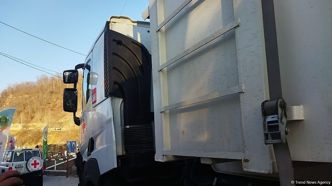 Seven ICRC vehicles drive freely along Azerbaijan's Lachin-Khankendi road (PHOTO)
