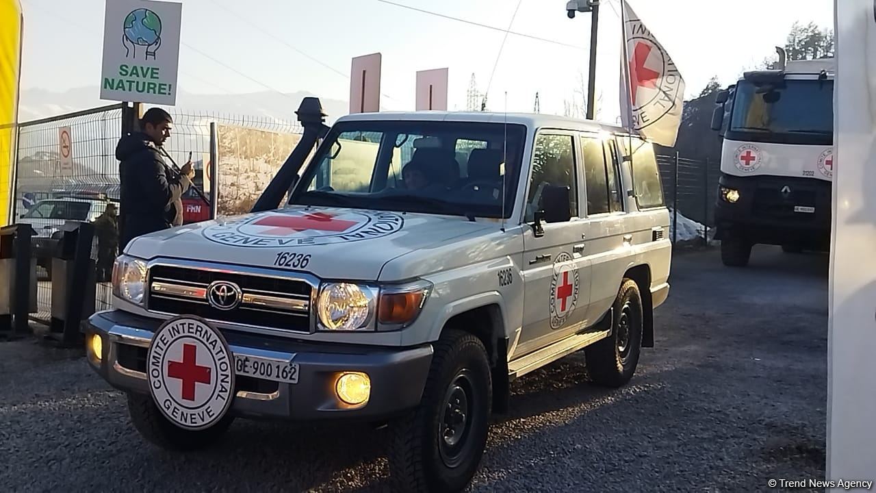 Seven ICRC vehicles drive freely along Azerbaijan's Lachin-Khankendi road (PHOTO)