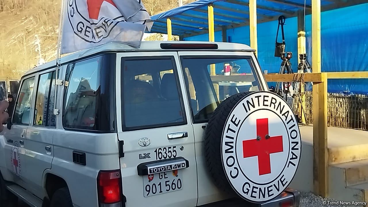 Seven ICRC vehicles drive freely along Azerbaijan's Lachin-Khankendi road (PHOTO)