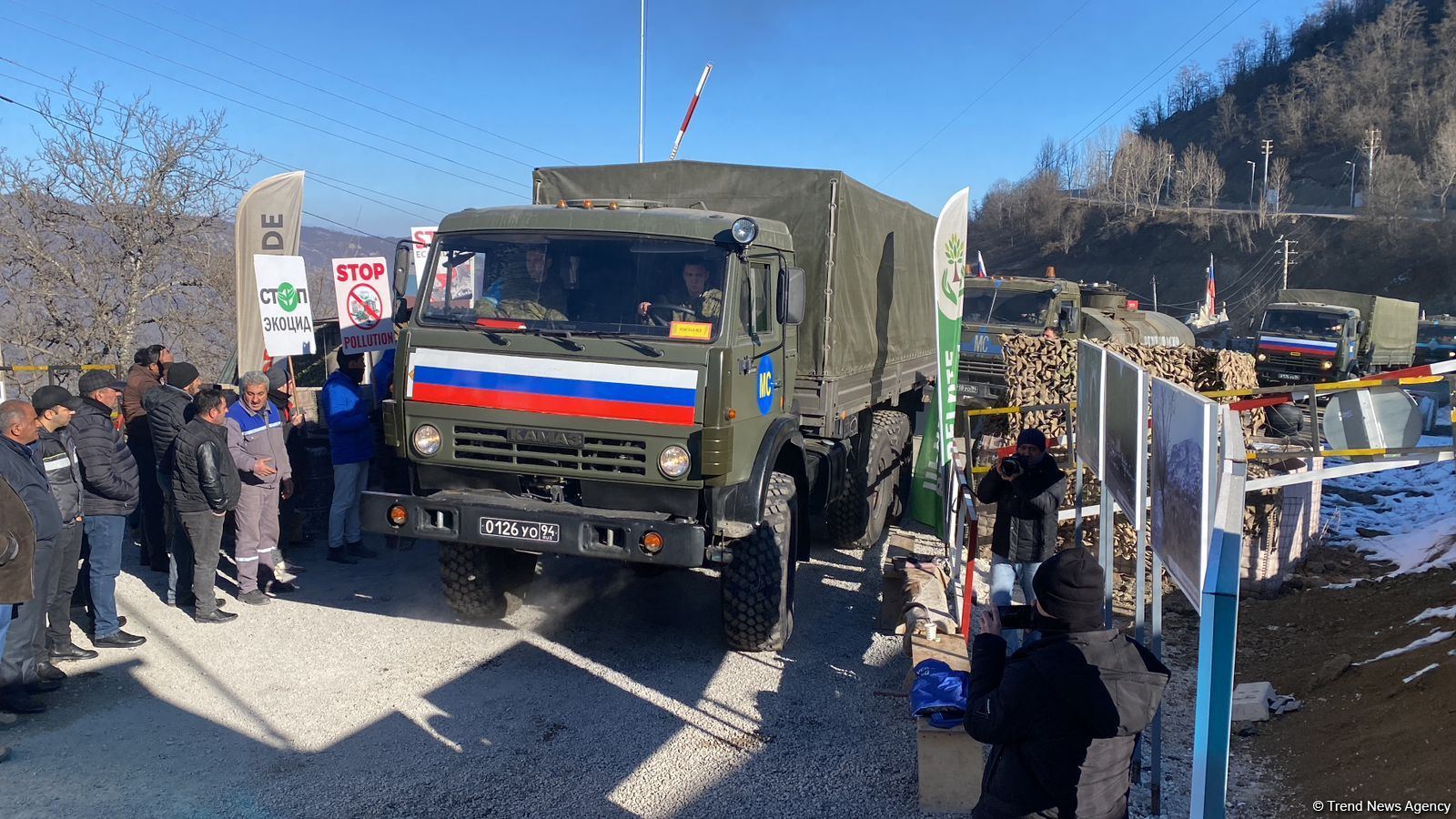 Convoy of Russian peacekeepers passes freely along Azerbaijan's Lachin-Khankendi road (PHOTO)