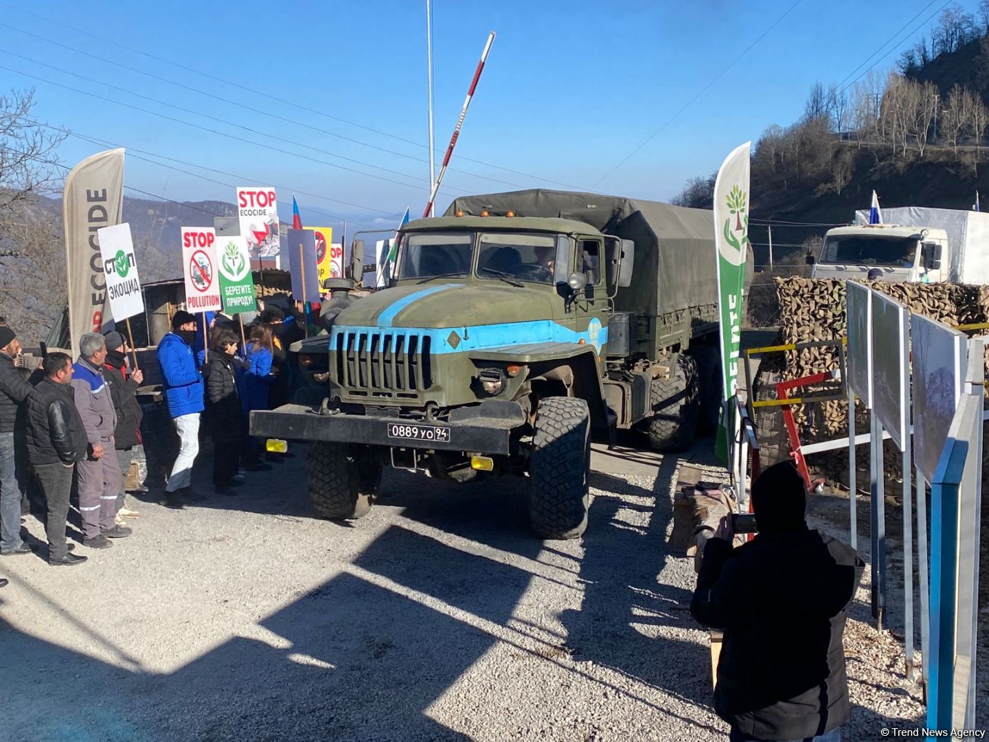 Convoy of Russian peacekeepers passes freely along Azerbaijan's Lachin-Khankendi road (PHOTO)