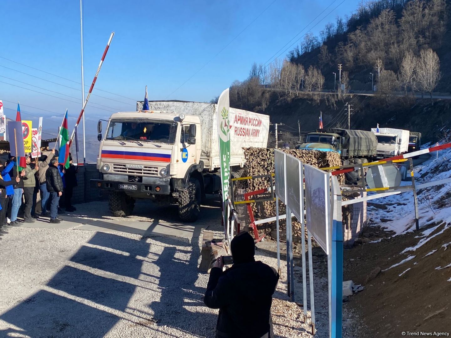 Convoy of Russian peacekeepers passes freely along Azerbaijan's Lachin-Khankendi road (PHOTO)