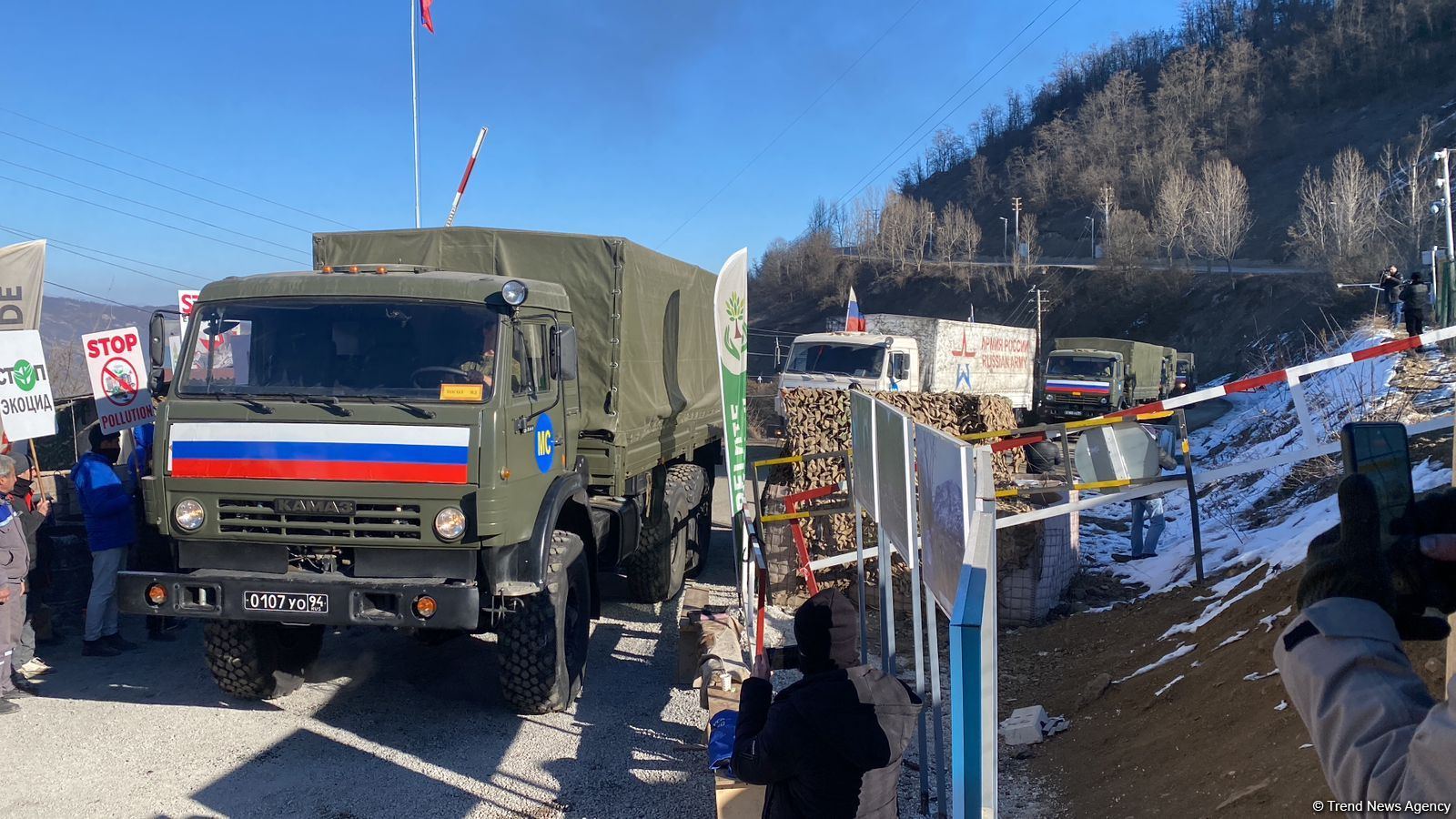 Convoy of Russian peacekeepers passes freely along Azerbaijan's Lachin-Khankendi road (PHOTO)