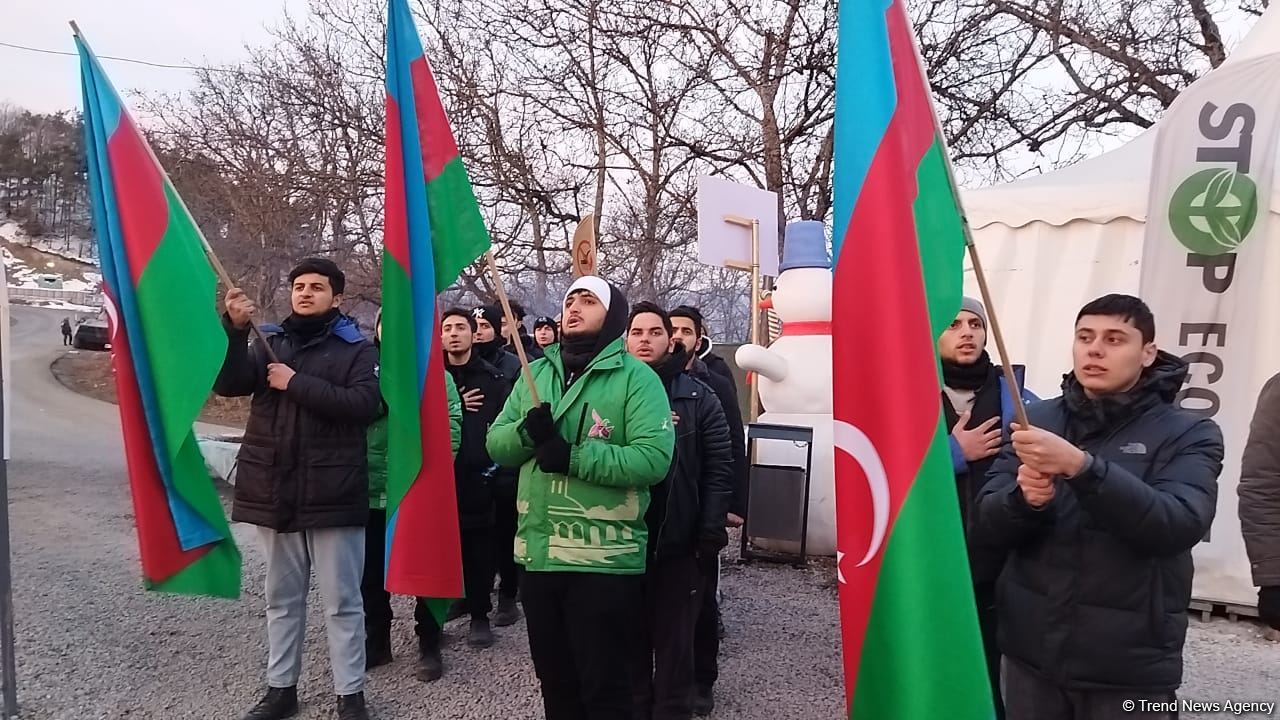 Peaceful protest of Azerbaijani eco-activists continues on Lachin-Khankendi road (PHOTO)