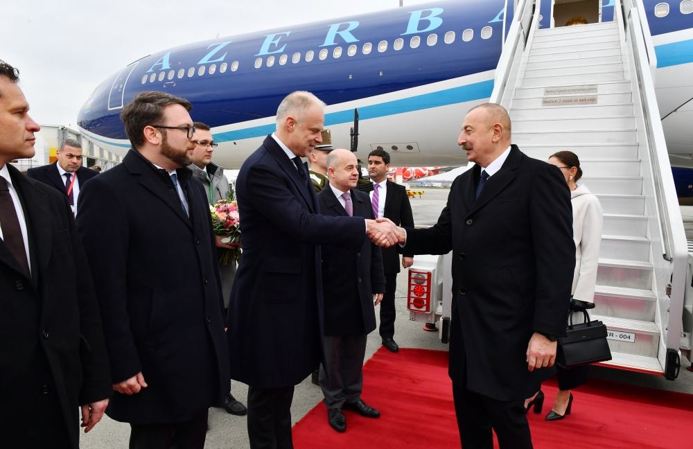 President Ilham Aliyev, First Lady Mehriban Aliyeva arrive in Hungary (PHOTO/VIDEO)
