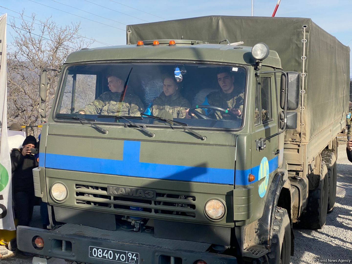 One more vehicle of Russian peacekeepers passes freely along Azerbaijan's Lachin-Khankendi road (PHOTO)