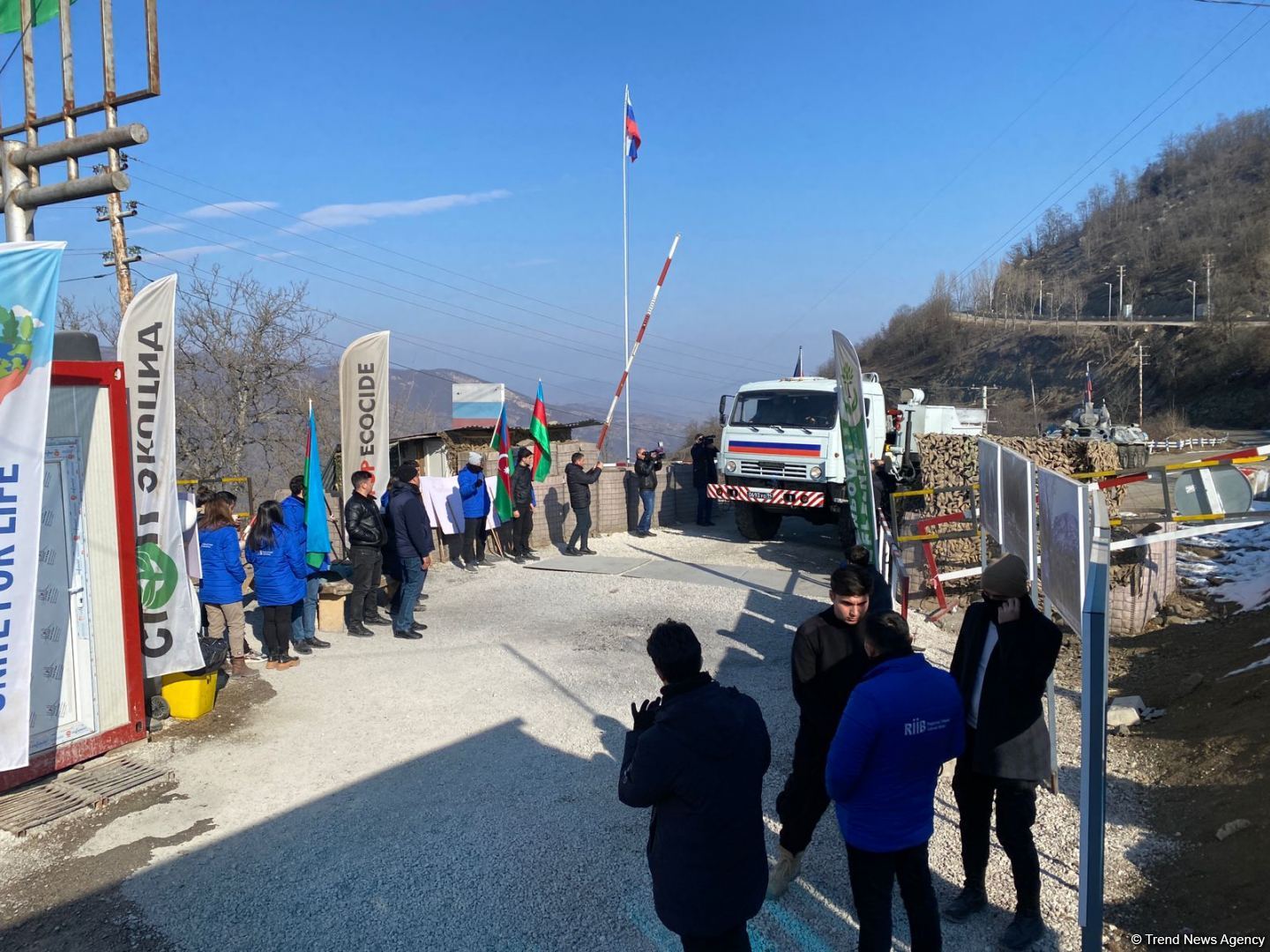 More vehicles of Russian peacekeepers pass freely along Azerbaijan's Lachin-Khankendi road (PHOTO)