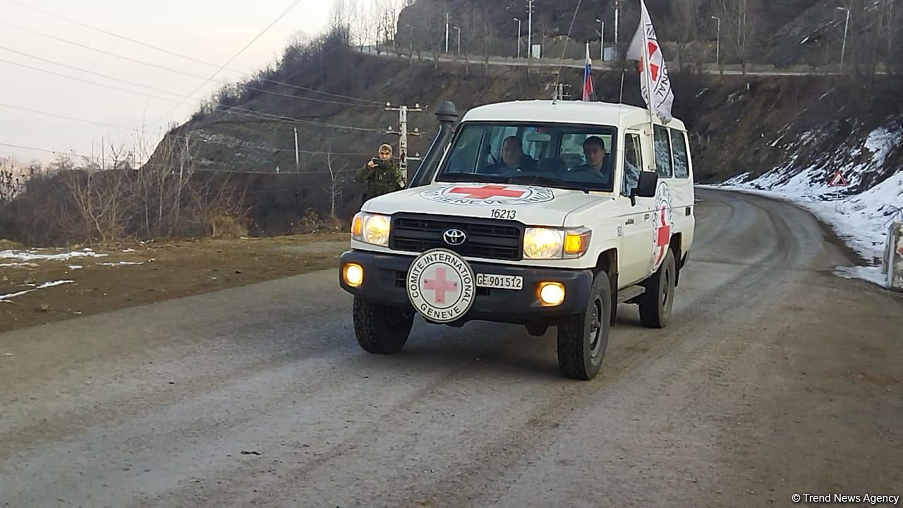 Seven ICRC vehicles drive freely along Azerbaijan's Lachin-Khankendi road (PHOTO)