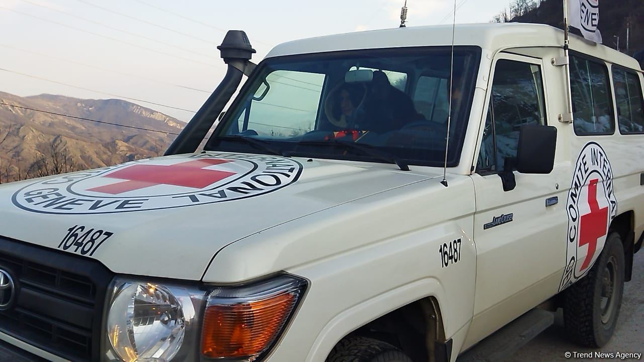 Seven ICRC vehicles drive freely along Azerbaijan's Lachin-Khankendi road (PHOTO)