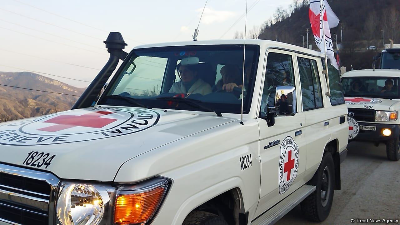 Seven ICRC vehicles drive freely along Azerbaijan's Lachin-Khankendi road (PHOTO)