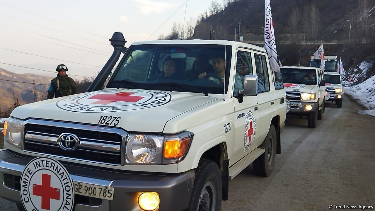 Seven ICRC vehicles drive freely along Azerbaijan's Lachin-Khankendi road (PHOTO)