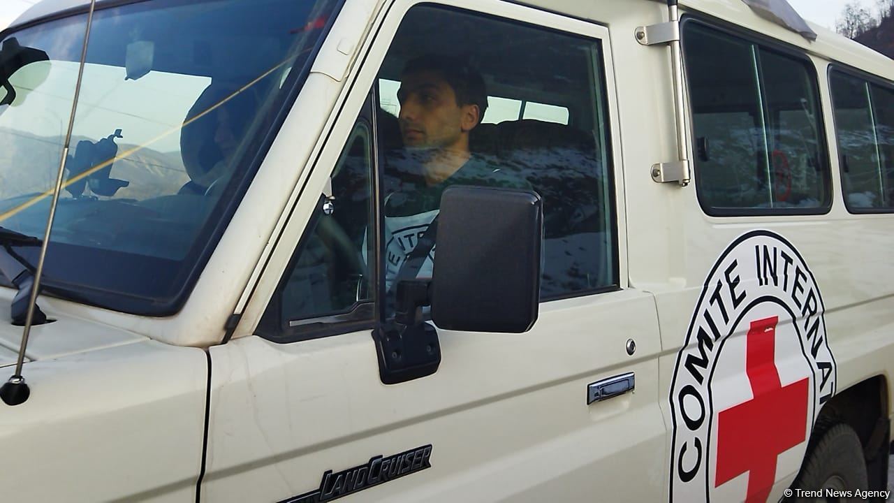 Seven ICRC vehicles drive freely along Azerbaijan's Lachin-Khankendi road (PHOTO)