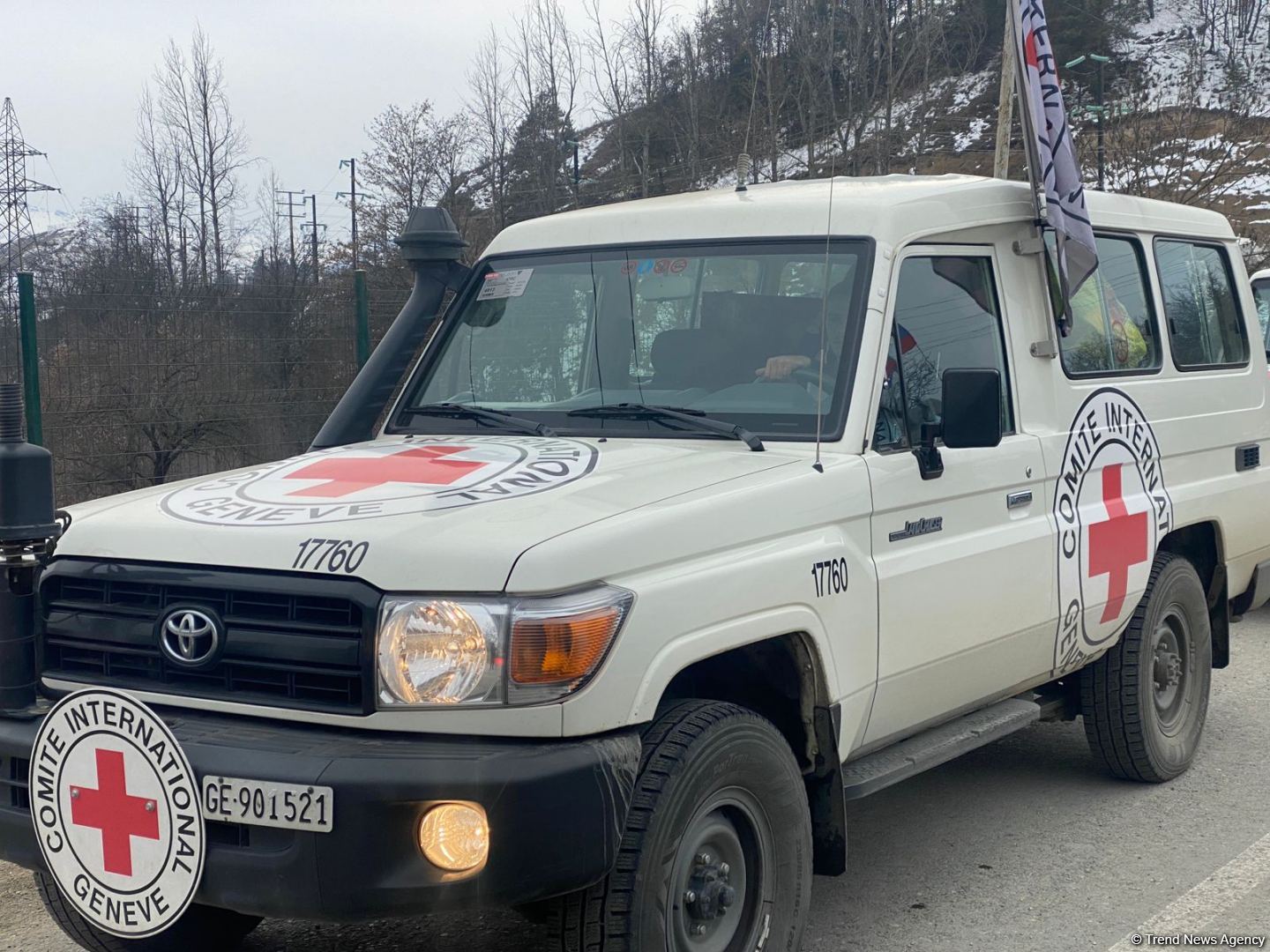 Seven ICRC vehicles drive freely along Azerbaijan's Lachin-Khankendi road (PHOTO)