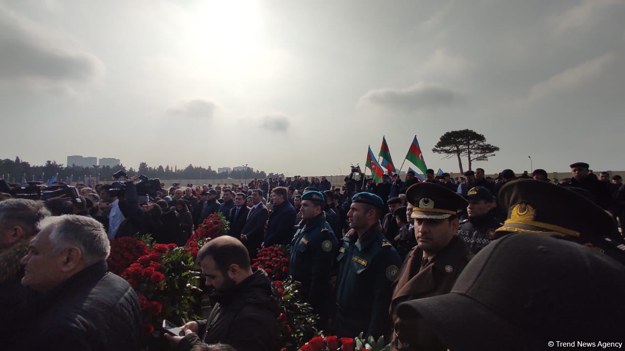 Funeral in Baku held for victim of terrorist attack in Iran, thousands gather to pay respect (PHOTO/VIDEO)