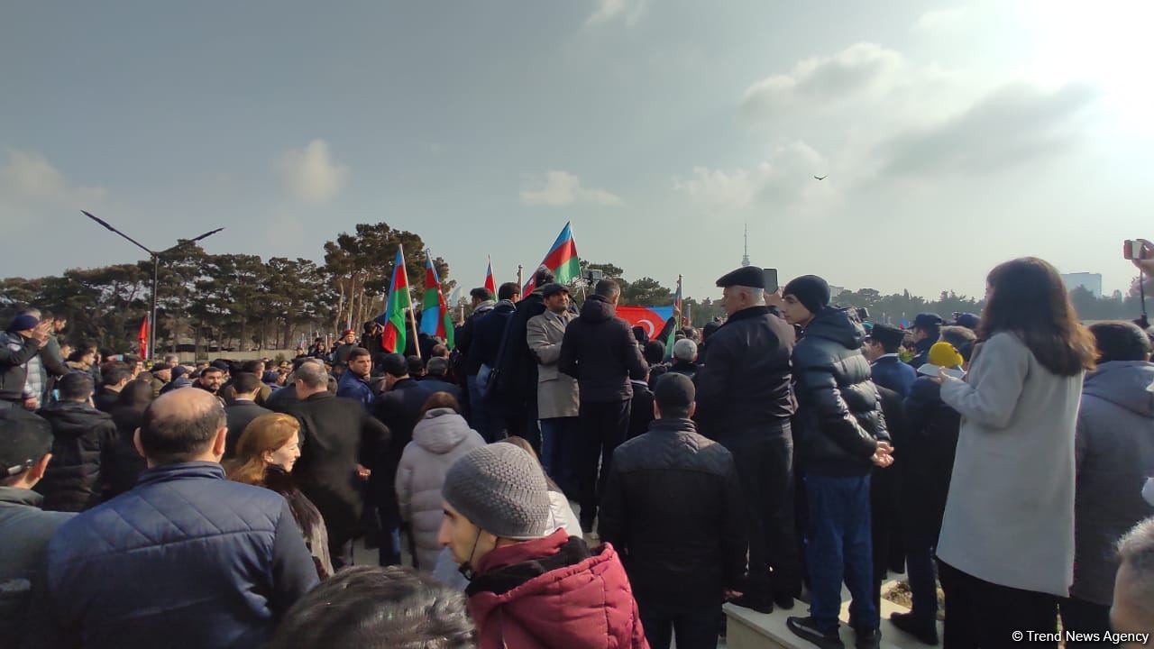 Funeral in Baku held for victim of terrorist attack in Iran, thousands gather to pay respect (PHOTO/VIDEO)