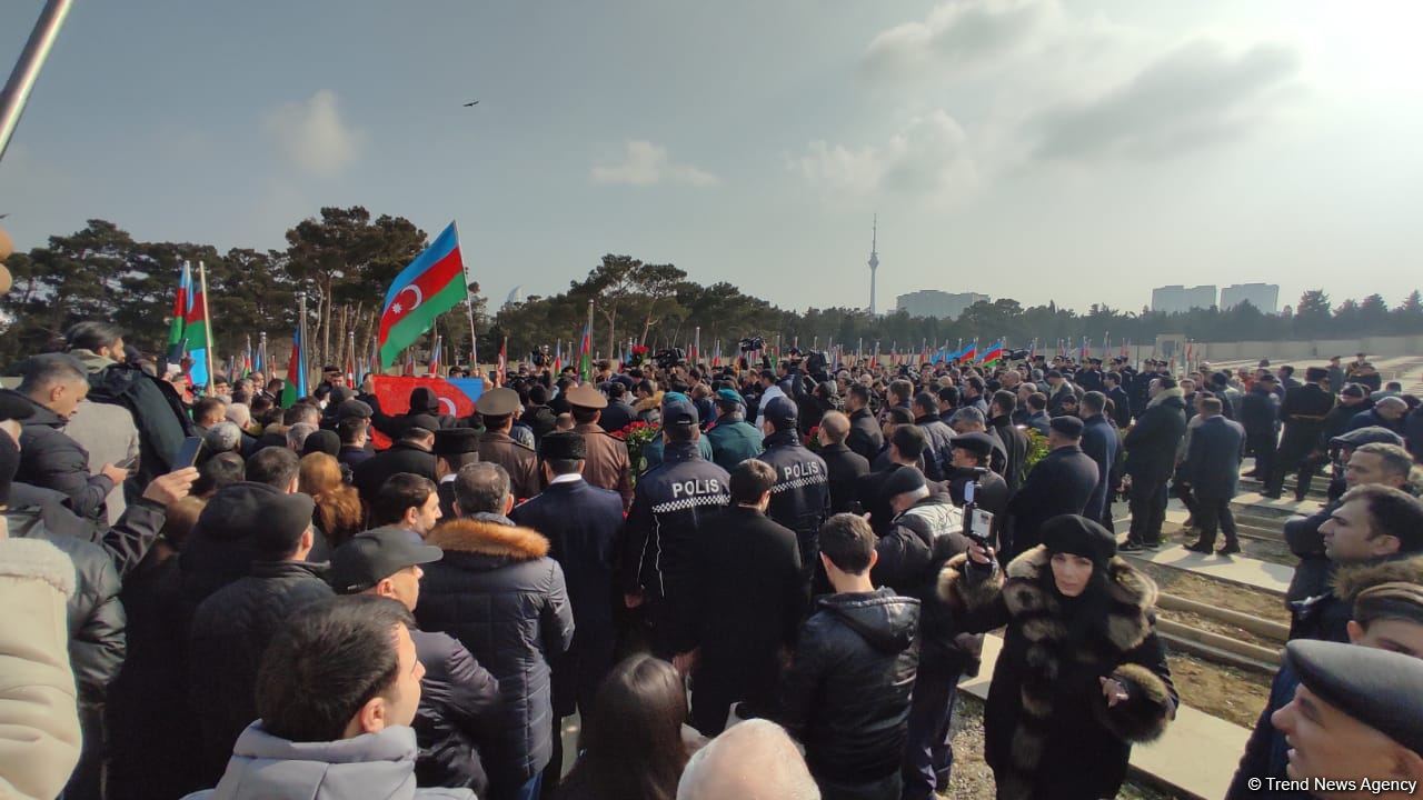Funeral in Baku held for victim of terrorist attack in Iran, thousands gather to pay respect (PHOTO/VIDEO)