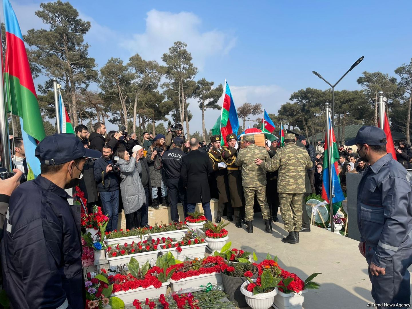 Funeral in Baku held for victim of terrorist attack in Iran, thousands gather to pay respect (PHOTO/VIDEO)