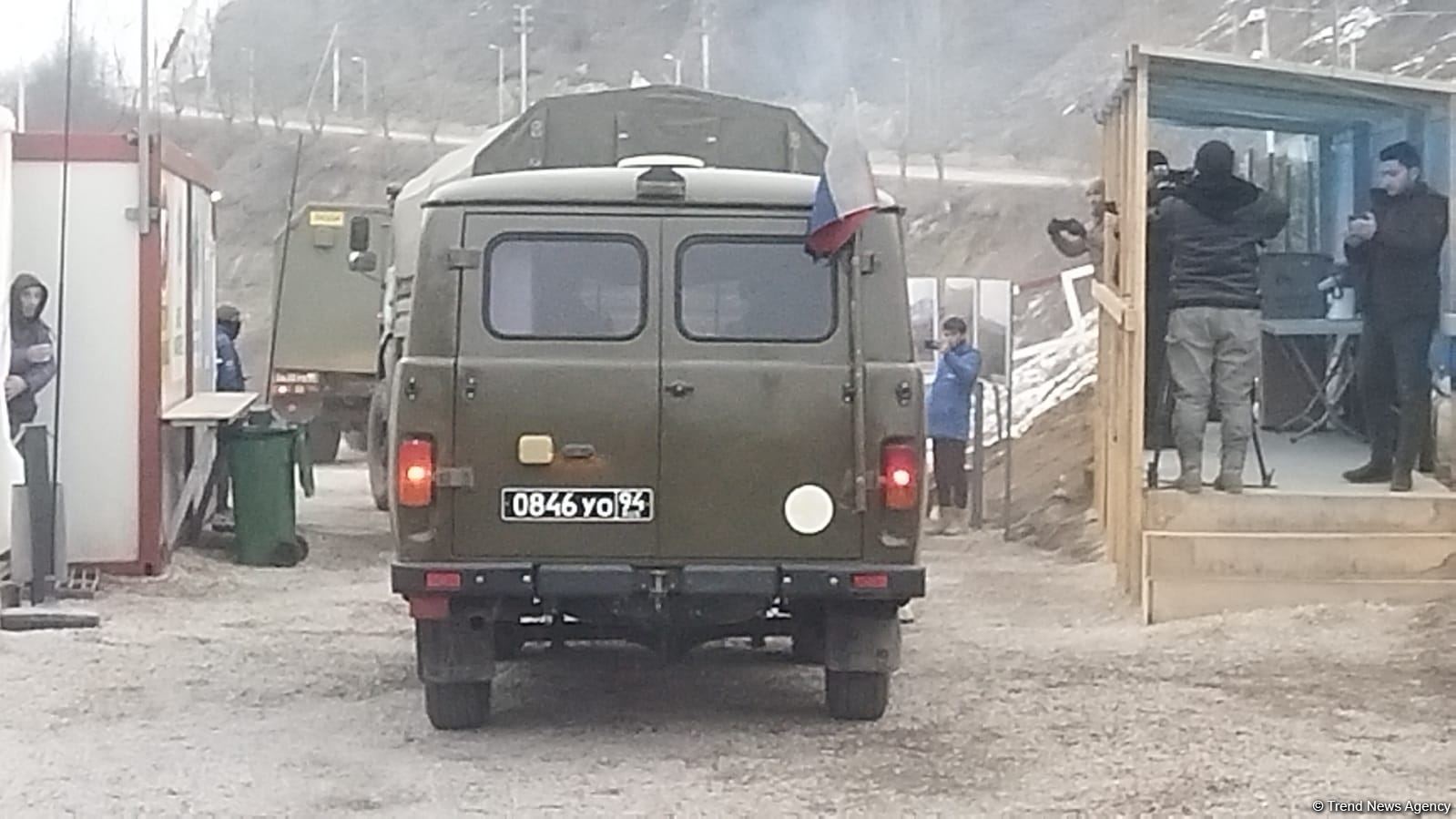 Six more vehicles of Russian peacekeepers pass along Azerbaijan's Lachin-Khankendi road (PHOTO)