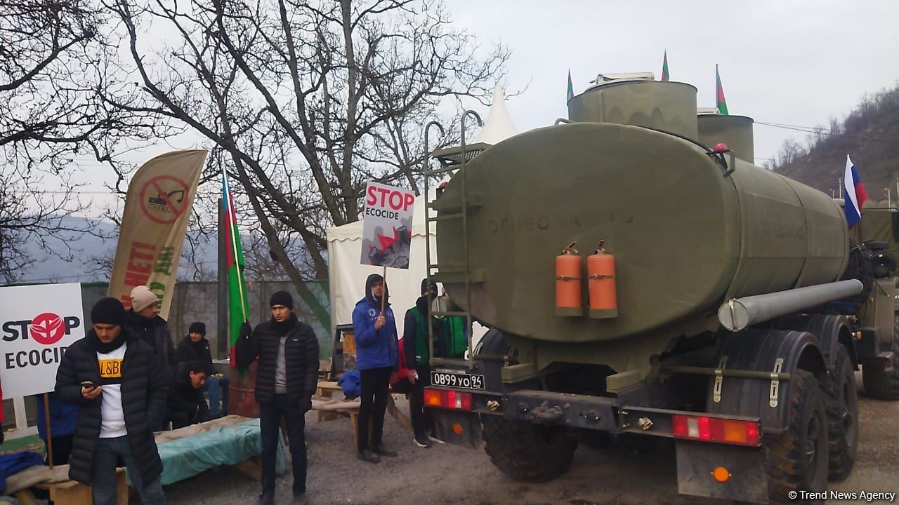 Convoy of Russian peacekeepers passes freely along Azerbaijan's Lachin-Khankendi road (PHOTO)