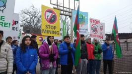 Peaceful protest of Azerbaijani eco-activists continues on Lachin-Khankendi road (PHOTO)