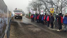Russian peacekeepers' vehicles pass along Lachin-Khankendi road in both directions (PHOTO)
